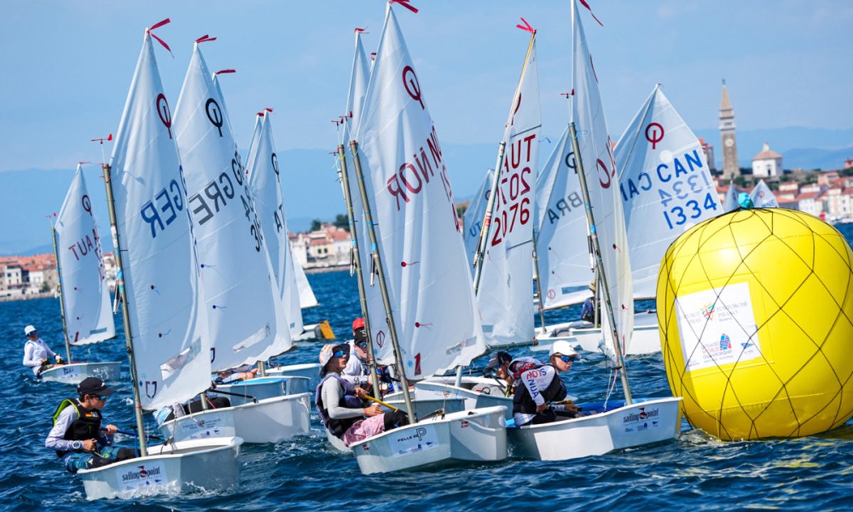 Καλό ξεκίνημα των 5 Ελλήνων Ιστιοπλόων στο Παγκόσμιο Πρωτάθλημα Όπτιμιστ της Σλοβενίας!