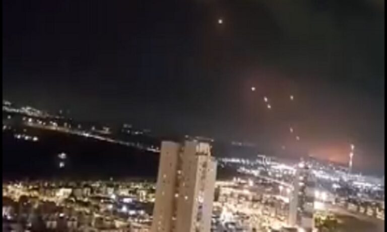 Σκηνές πολέμου στο Ισραήλ: Το Iron Dome δεν προλαβαίνει – Αντεπίθεση-σοκ από Ιράν