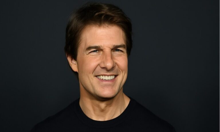 Τομ Κρουζ: Ρεκόρ Γκίνες με 16 άλματα με φλεγόμενο αλεξίπτωτο!