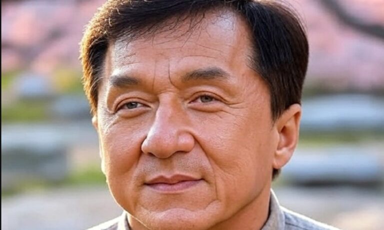 Ο Τζάκι Τσαν μεγάλωσε πιστεύοντας ότι οι γονείς του ήταν απλοί, καθημερινοί άνθρωποι – Η πραγματικότητα όμως αποδείχτηκε πιο κινηματογραφική και από τις ταινίες του