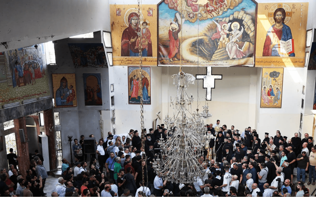 Δέος στη Συρία: Ορθόδοξοι Ρωμιοί ψάλλουν το Χριστός Ανέστη στον αιματοβαμμένο ναό του Προφήτη Ηλία!