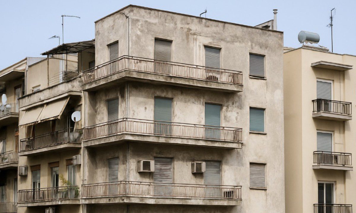 Ανεξόφλητα ενοίκια: Χιλιάδες ιδιοκτήτες χωρίς ευρώ και χωρίς προστασία