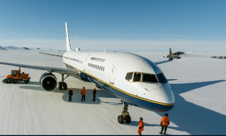 Προσγειώνονται πάνω σε πάγο!