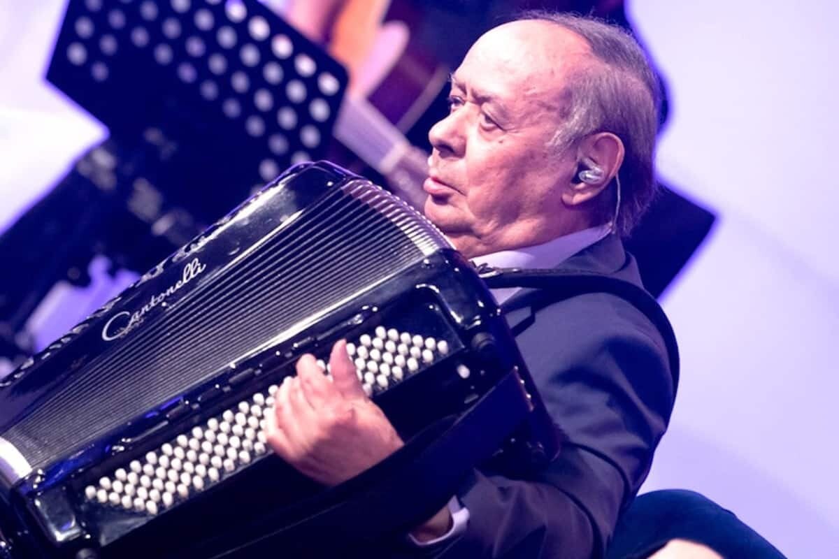 Η «πρώτη φορά» που ο Γιώργος Νταλάρας τραγούδησε Τάκη Σούκα