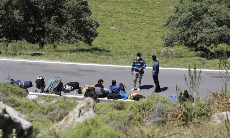 Τατζικιστάν – Ιράν – Πακιστάν απελαύνουν μαζικά Αφγανούς – Έχουν απελάσει κοντά 2 εκατ. Αφγανούς