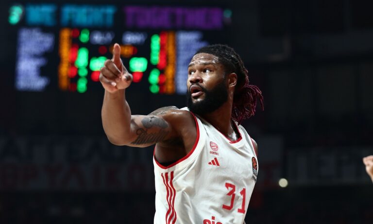 Ντέβιν Μπούκερ: Η Αρμάνι πήρε τον ψηλό που έφτασε κοντά στον Ολυμπιακό