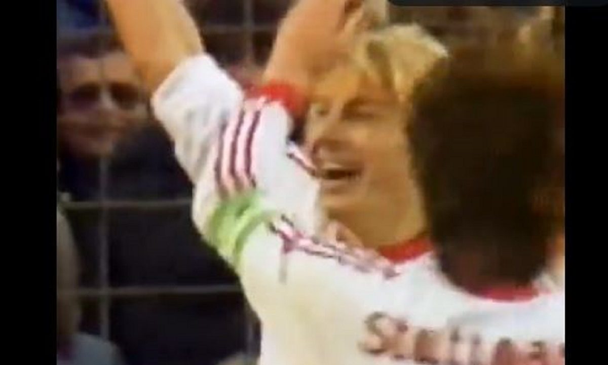 Ο Κλίνσμαν με τη φανέλα της Στουτγκάρδης και το Νο3 στην πλάτη, βάζει τρομερό ψαλιδάκι στην Μπάγερν Μονάχου! Φοβερό βίντεο