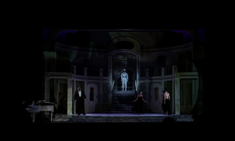 Ο πρώτος δίσκος που πούλησε πάνω από ένα εκατομμύριο αντίτυπα ήταν όπερα!