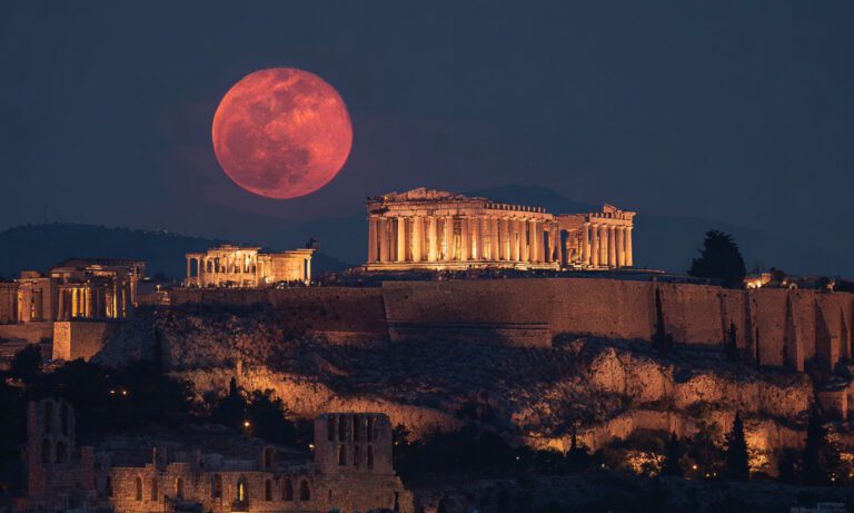 Γιατί η Πανσέληνος της Πέμπτης λέγεται Πανσέληνος του Κόκκινου Ελαφιού; Τι είναι το κόκκινο ελάφι;