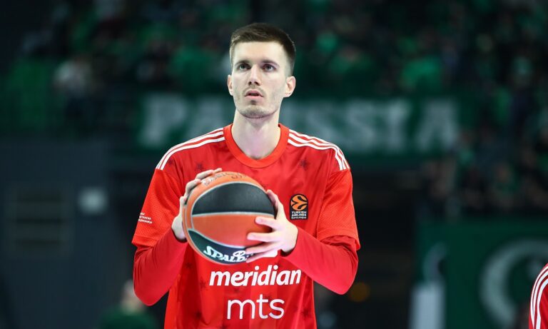 Και ενώ ο Πετρούσεφ πρόβαρε τα ερυθρόλευκα του Ολυμπιακού ξάφνου εμφανίστηκε το Ντένβερ για να τον πάρει στη θέση του Βαλαντσιούνας