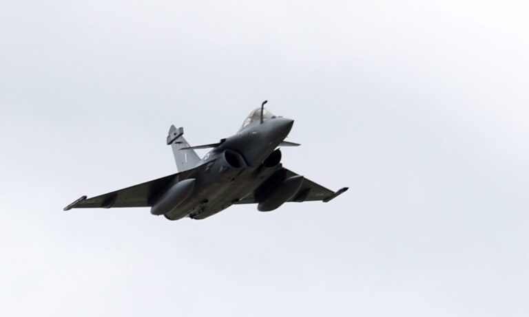 Χτύπημα ακριβείας χωρίς έλεος: Τα ελληνικά Rafale γίνονται φονικές μηχανές με τα SPICE της Rafael
