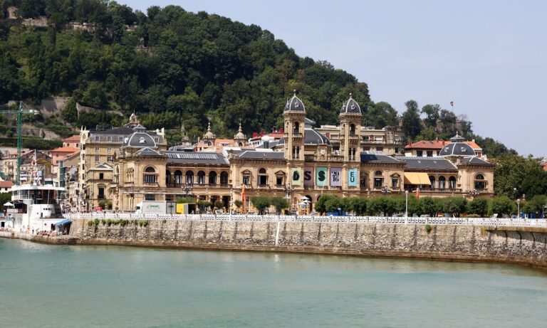 Η ομάδα από τη Χώρα των Βάσκων που έβαλε τη λέξη Βασιλική στο όνομά της