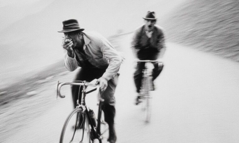 Στις πρώτες χρονιές του Tour de France, το νερό σκότωνε. Οπότε έπιναν κονιάκ.