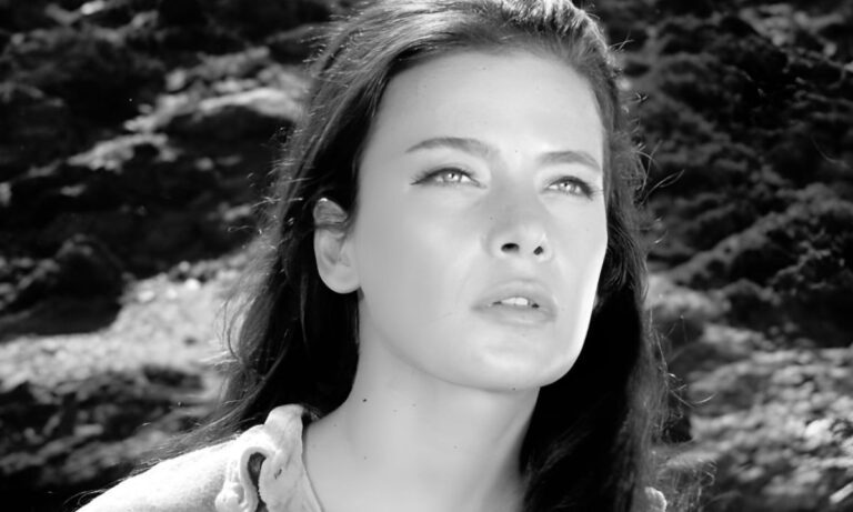 Τζένη Καρέζη: Όλα τα τραγούδια που ερμήνευσε στο σινεμά σε ένα video