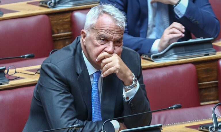 Συναγερμός στο Κολωνάκι: Σακούλα με γκαζάκια έξω από την οικία του Μάκη Βορίδη