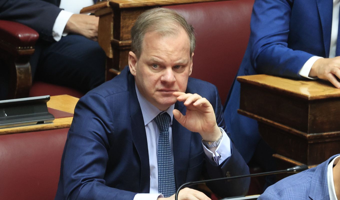 Τέμπη: Αναξιοπρεπής ως το τέλος ο Καραμανλής δεν έστειλε ούτε υπόμνημα για τα μάτια του κόσμου στη Βουλή – Του αρκεί το ξέπλυμα στην προανακριτική – παρωδία