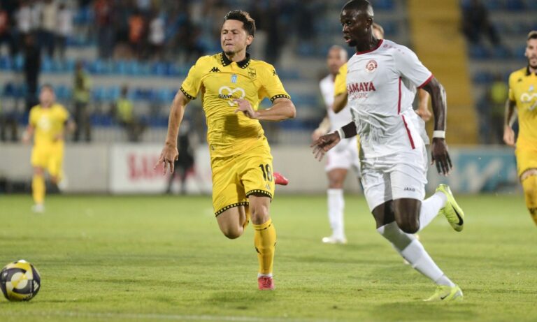 Άρης : Ο Πέρεθ φέρνει τον Μορουτσάν στην ενδεκάδα με Αράζ