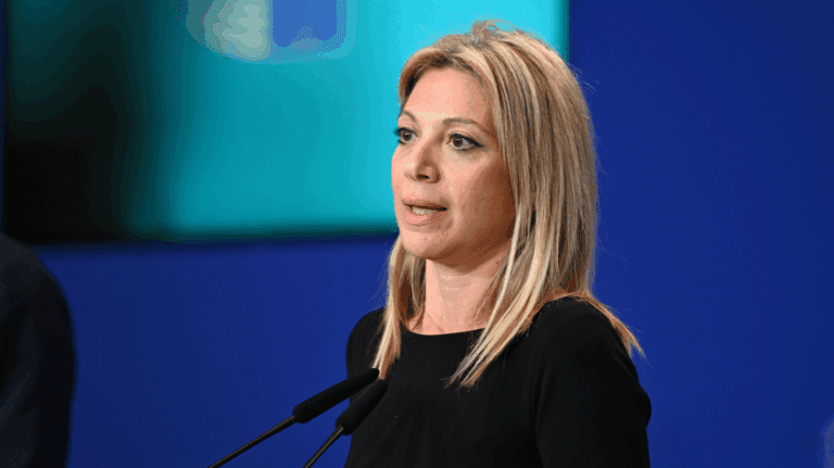 Μ.Καρυστιανού για Γιορτή Δημοκρατίας: «Αυτοί σήμερα γιορτάζουν τη συγκάλυψη και τη διαπλοκή»