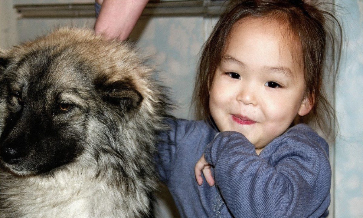 Ηρωίδα στα 3 της: Πώς ένα κοριτσάκι επέζησε 11 μέρες στη Σιβηρία παρέα με τον σκύλο της