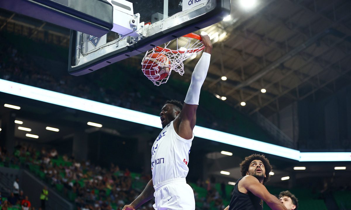 Εθνική Ελλάδας: Ο Θανάσης Αντετοκούνμπο επέστρεψε μετά τον σοβαρό τραυματισμό του και ευχαρίστησε τον Θεό!