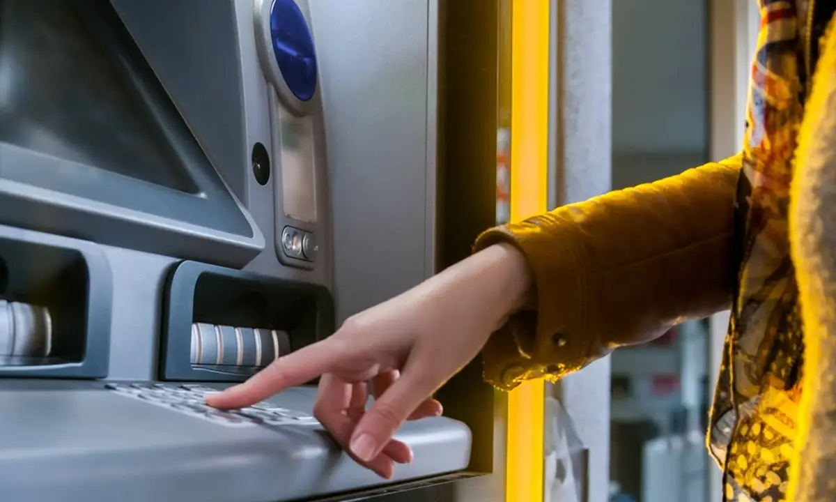 Τέλος οι προμήθειες για αναλήψεις από ΑΤΜ – Τι αλλάζει από 11 Αυγούστου!
