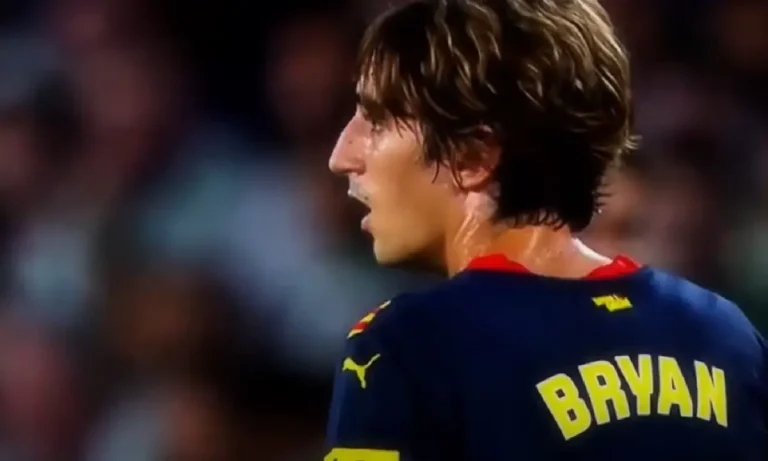 O Μπράιαν Χιλ στο μεταγραφικό κάδρο ανάμεσα σε Ολυμπιακό και Τζιρόνα