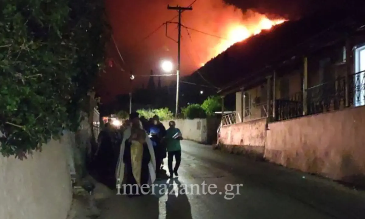 Πυρκαγιές: Ένας ψαλμός πάντα θα μας λυτρώνει από τα ανείπωτα – Συγκίνηση με τη λιτανεία στη Ζάκυνθο