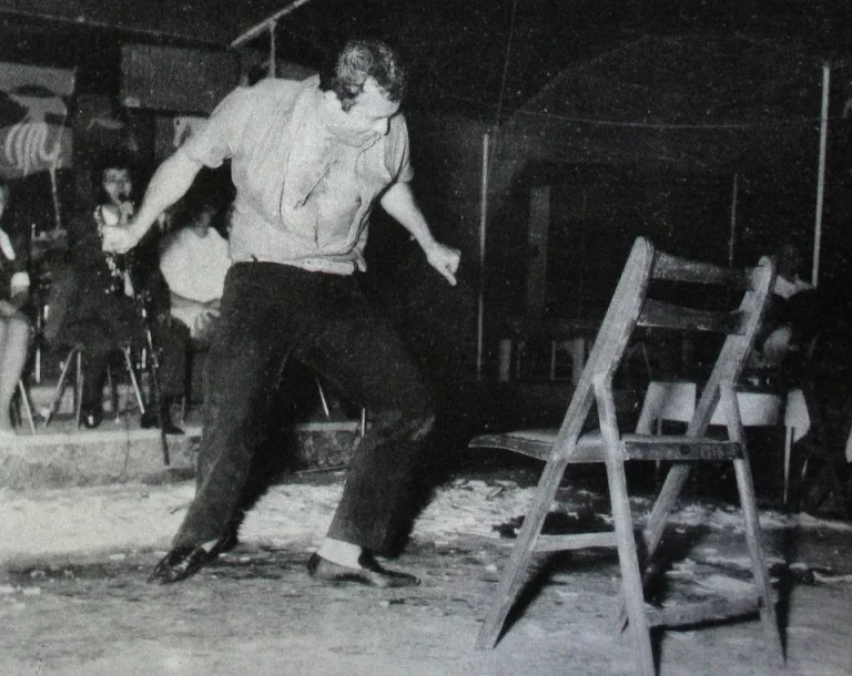 Το βαρύ ζεϊμπέκικο του Παπαμιχαήλ στο γάμο της Καρέζη