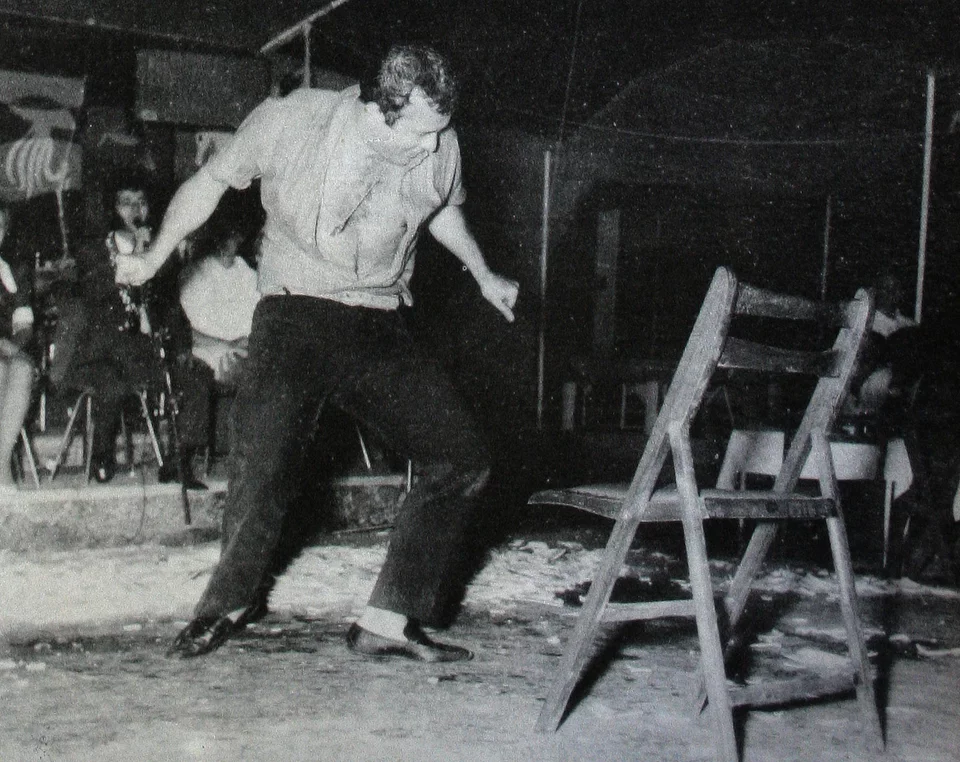 Το βαρύ ζεϊμπέκικο του Παπαμιχαήλ στο γάμο της Καρέζη