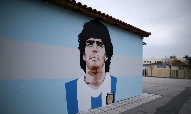 Ποδόσφαιρο: Μόνο έτσι μπορούσαν να σταματήσουν τον Μαραντόνα – Τα τάκλιν για κόκκινη που κόβουν την ανάσα (vid)