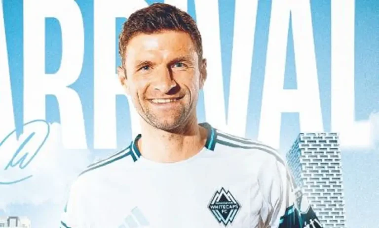 Απολαυστικός Τόμας Μίλερ στην πρώτη του στο Βανκούβερ! Μίλησε στους συμπαίκτες του και έκανε δώρο μια παραδοσιακή Βαυαρική βερμούδα (vid)