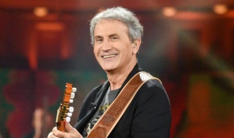 Η ζωή του Γιώργου Νταλάρα μέσα σε ένα τραγούδι