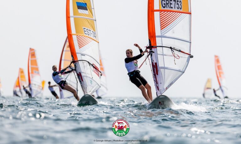 Εντυπωσιακή η πρεμιέρα των Ελλήνων ιστιοπλόων στο Παγκόσμιο Πρωτάθλημα Techno 293 και 293 Plus