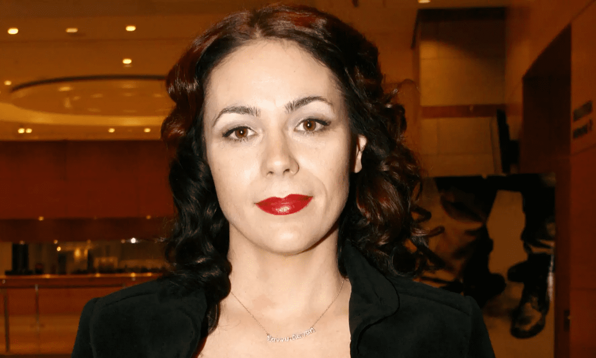 Σάννυ Χατζηαργύρη: Η αγαπημένη ηθοποιός των Singles επιστρέφει σε σειρά του ALPHA !