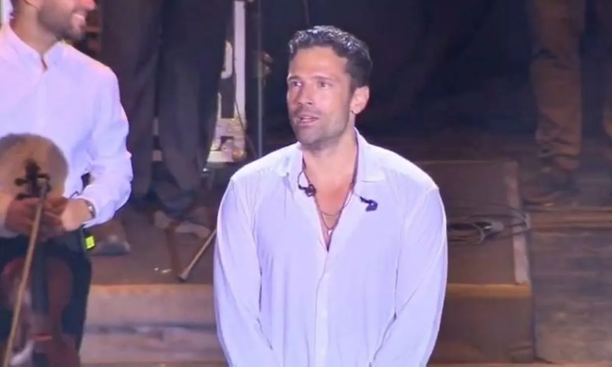 Ο Κωνσταντίνος Αργυρός τραγουδάει τα λαδάδικα του Μητροπάνου και το… σκοτώνει (vid)