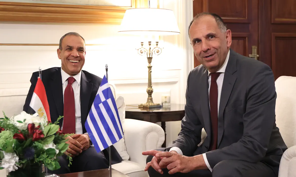 Από ναυάγιο σε ναυάγιο – Μπήκε και η Αίγυπτος στον «χορό» αμφισβήτησης της ελληνικής ΑΟΖ ενώ ο Γεραπετρίτης έκανε σόου ελληνοαιγυπτιακής συνεννόησης!