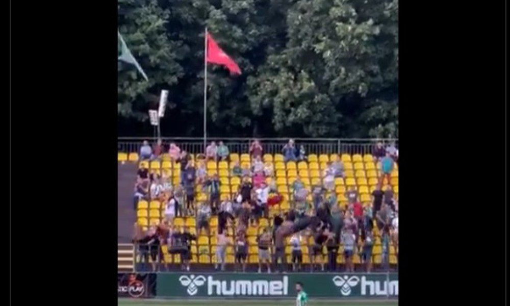 Όχι λευκά μαντίλια, αλλά βαλίτσες για απόλυση προπονητή (vid)