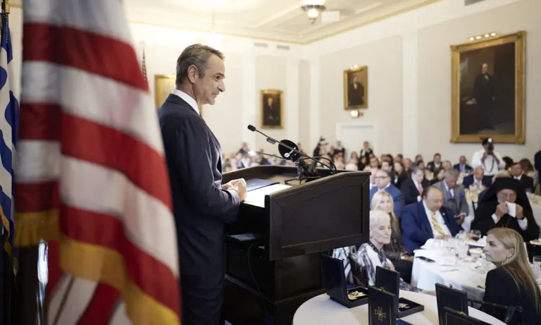 Δημογραφικό: Η Ελλάδα αδειάζει από παραγωγικές ηλικίες αλλά ο Κυριάκος Μητσοτάκης βλέπει «αναστροφή του brain drain»