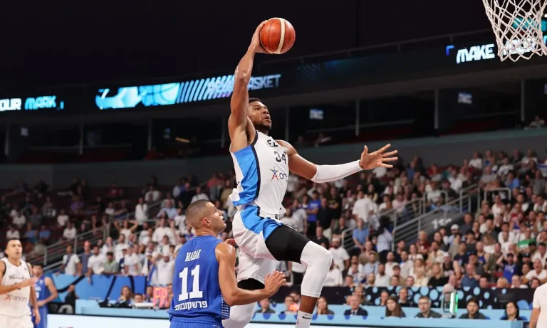 Εθνική Ελλάδας μπάσκετ: Άθλια η αντιμετώπιση του Αντετοκούνμπο από τη διαιτησία