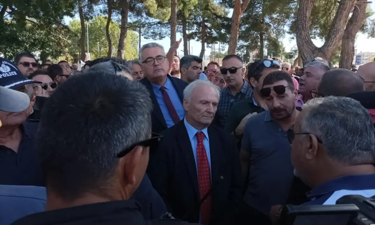 Σέρρες: Viral έγινε το άγριο γιουχάισμα στον Υφ. Αγροτικής Ανάπτυξης Γιάννη Ανδριανό – «Μας καταστρέψατε» φώναζαν οι οργισμένοι αγρότες