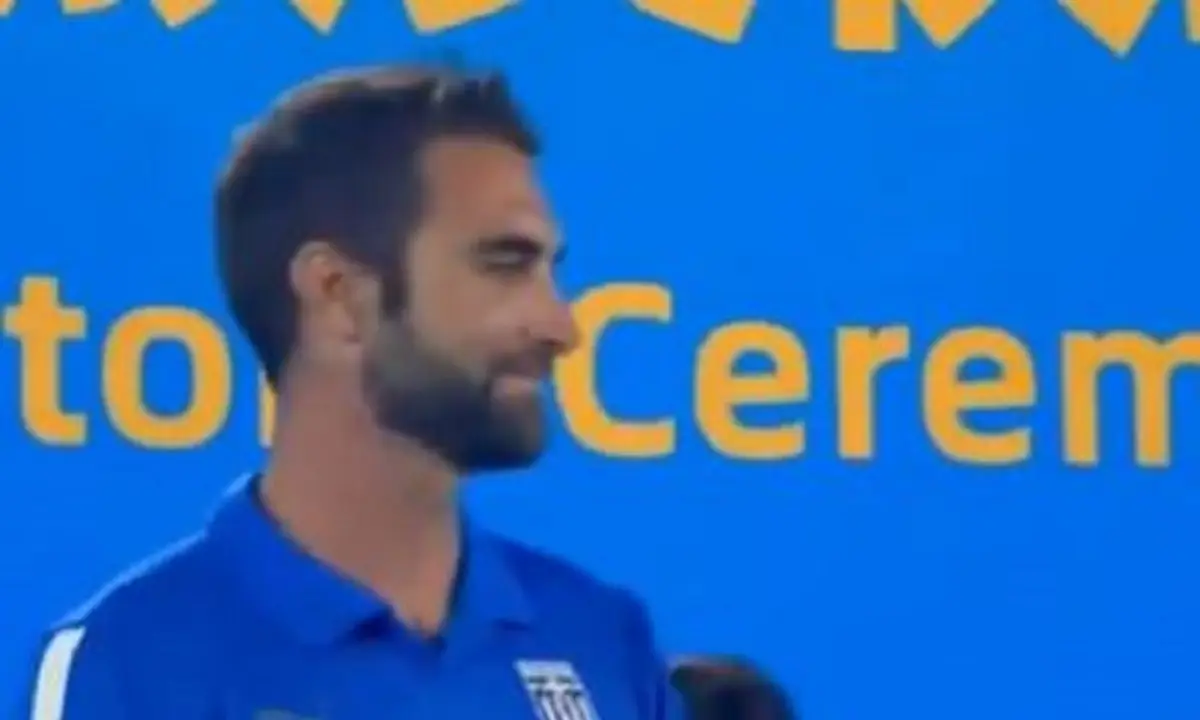 Στέφανος Ντούσκος: Η απονομή του χρυσού μεταλλίου (vid)