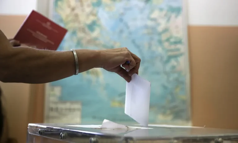 Δημοσκόπηση Alco: Οι 7 στους 10 ταυτίζουν την κυβέρνηση με τις λέξεις «αναποτελεσματικότητα», «συγκάλυψη» και «διαφθορά»