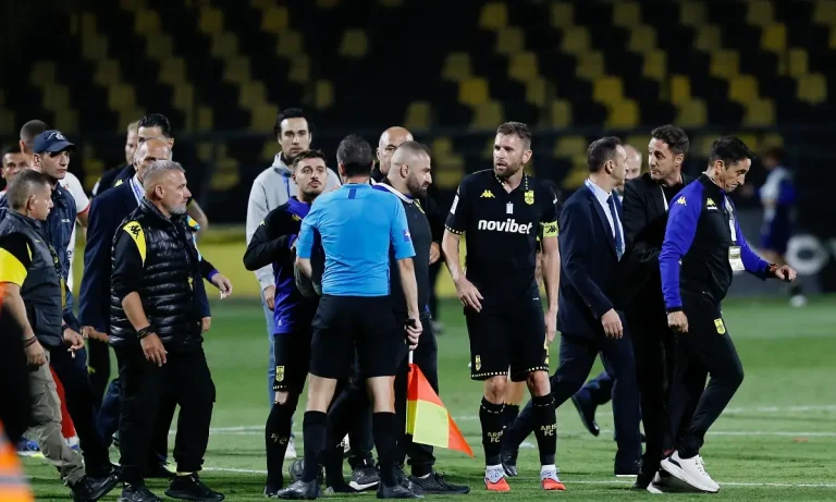 Έξαλλος ο Χιμένεθ με τη διαιτησία