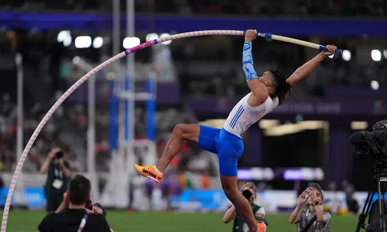 Εμμανουήλ Καραλής: Μεγάλος, σπουδαίος και πάλι! Ασημένιο μετάλλιο στο Παγκόσμιο Πρωτάθλημα, έχασε για λίγο τα 6.15μ.