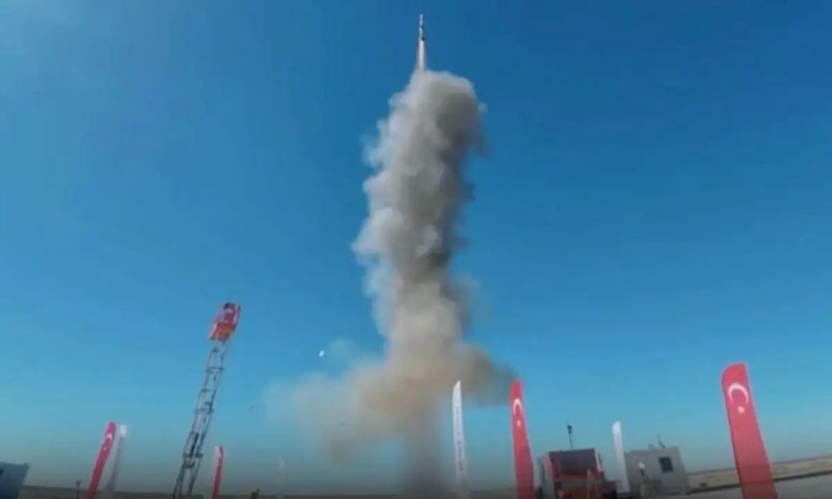 Η Τουρκία εκτόξευσε τον πύραυλο SİPER 1-D από το MİDLAS