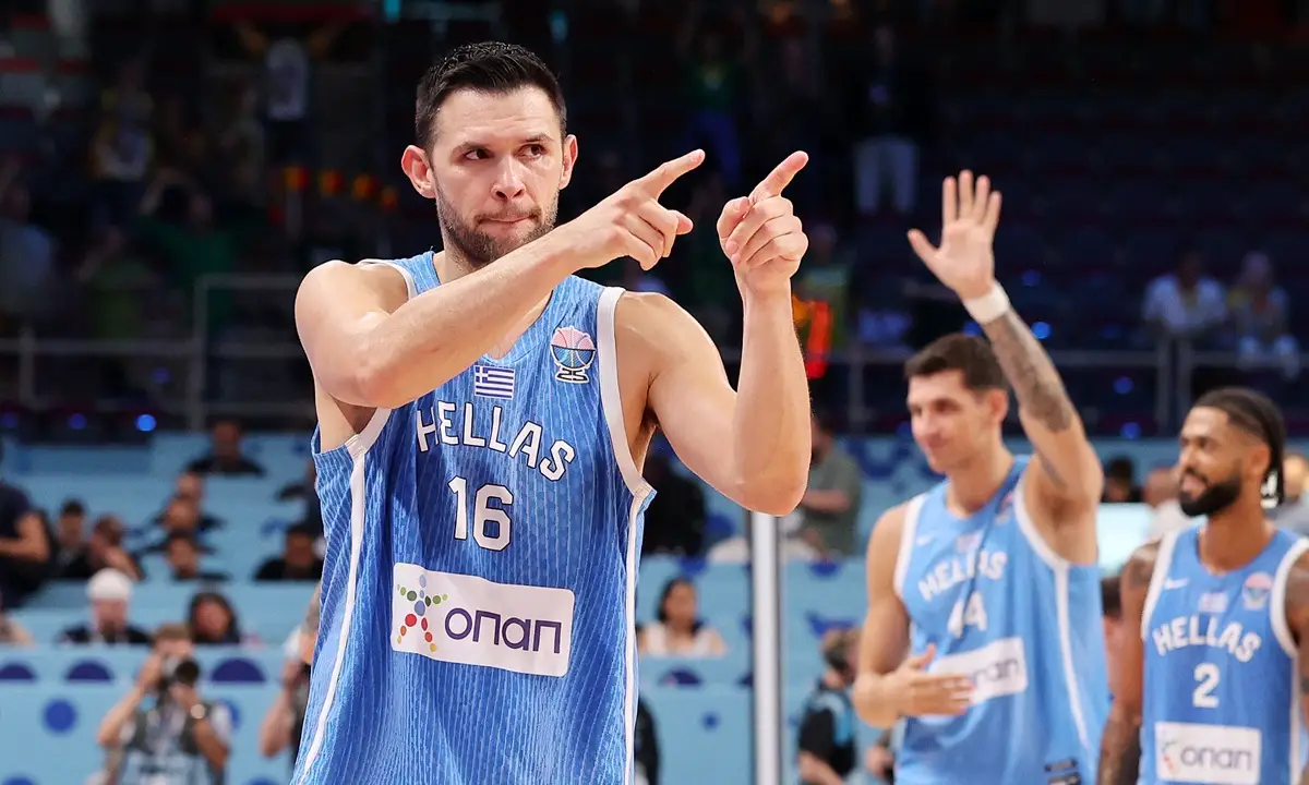 Η Ηλέκτρα Αστέρη αποθέωσε τον Κώστα Παπανικολάου!