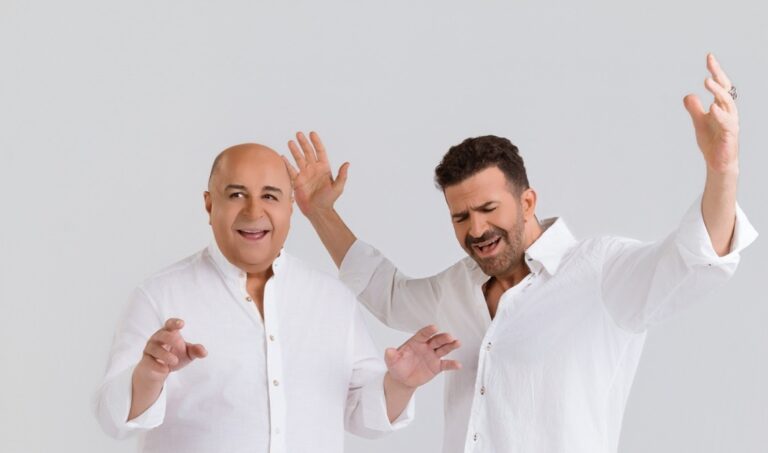 Ο Σεφερλής το «γυρνάει» στο τραγούδι στο Δελφινάριο για καλό σκοπό