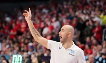 Μπάσκετ: Σπουδαία υποδοχή για την Εθνική Ελλάδας μπάσκετ – Το μήνυμα Σπανούλη μετά το χάλκινο στο Eurobasket 2025!