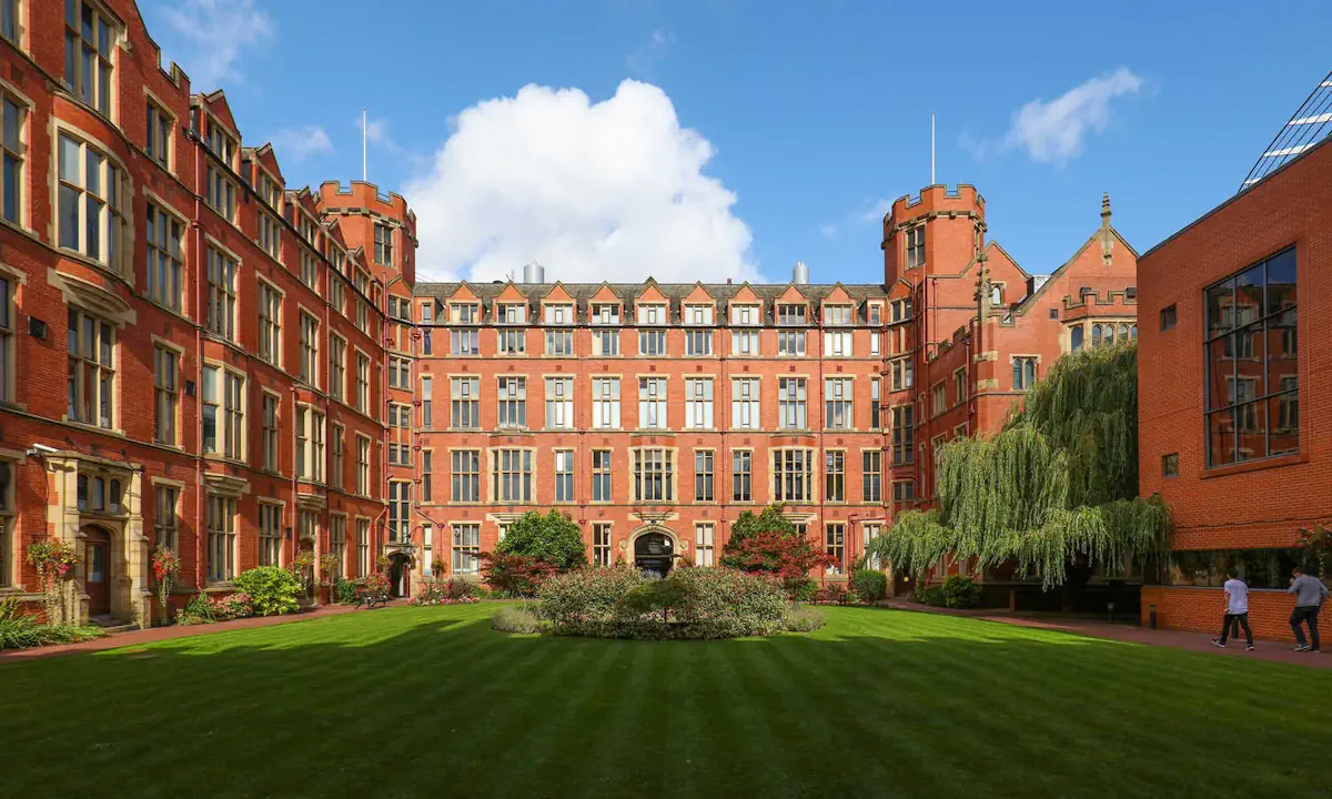 Αγγλία: Το Πανεπιστήμιο του Σέφιλντ «μαρκάρει» επίσημα την Αγία Γραφή ως βιβλίο «βίας και σεξουαλικής κακοποίησης»!