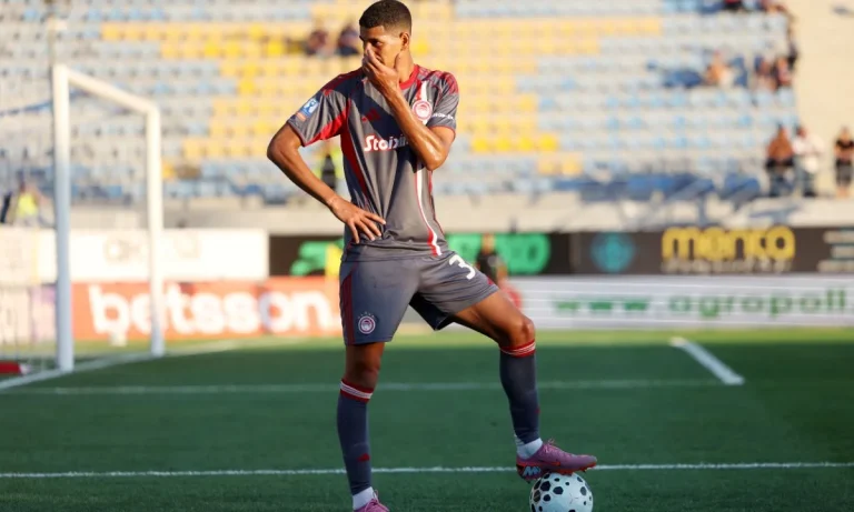 Οι 11 του Ολυμπιακού κόντρα στον Βόλο – Τέσσερα στόπερ στην άμυνα ο Μεντιλίμπαρ